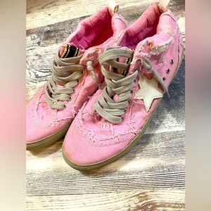 Shu Shop Very Cute Distressed Pink Paulina Tennis Sneaker Shoes Size 8.5